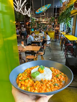 Coconut curry at Nom Nom in Bucharest