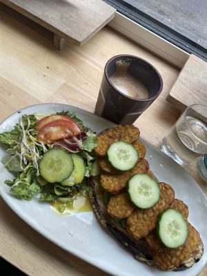 Hummus Avo Tempeh Brot   at Ain Cafe in Cologne