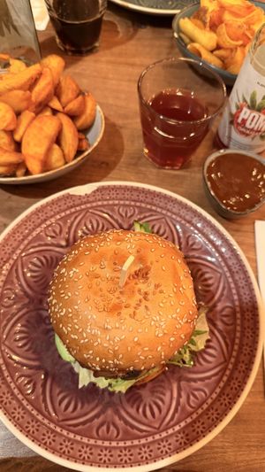 Avocardio Burger mit Potato Wedges & Curry Ketchup   at Bono Fresh and Tasty in Bonn