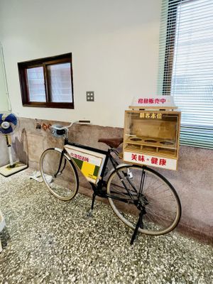 Before the shop opened, this bicycle was the shop- selling v cookies on Wednesdays at the university   at Roar Factory in Tainan