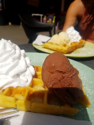 Waffles with vegan whipped cream and vegan chocolate ice cream at Kiez & Kugel in Berlin