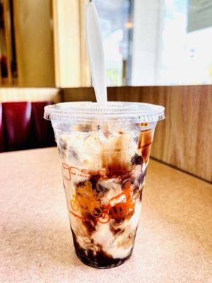 Donatello Vanilla with almonds, chocolate chips, peanut butter, caramel syrup and toffee syrup at Green New American Vegetarian in Tempe