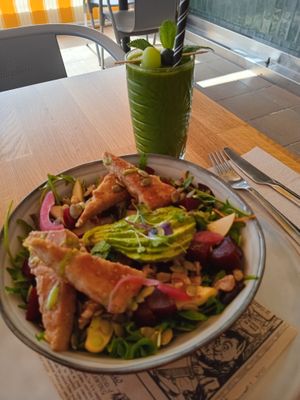 Betroot bowl with tofu at BLOOMING I Healthy Food Café in Torremolinos