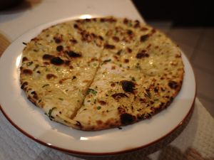 Garlic naan at Shiva in Reims