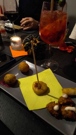 Aperitivo vegano at MamaMomo - Cucina Ibrida & Cocktail Bar in Rome
