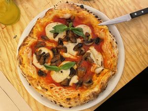 margerita vegana + pilze  at Nennillo in Bonn