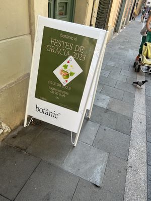 Sign  at botànic in Barcelona