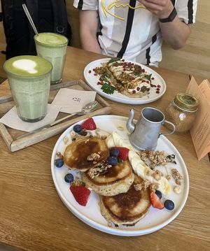 Pancakes de fruta y chocolate (front)  at botànic in Barcelona