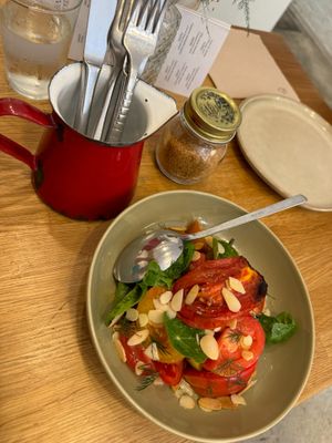 Tomato & peach salad (from daily menu) at botànic in Barcelona