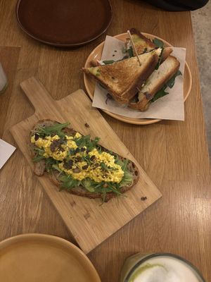 bikinis y avo toast  at botànic in Barcelona