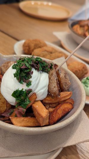 Papatas aïoli at botànic in Barcelona