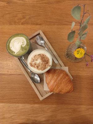 Chai, matcha and croissant at botànic in Barcelona
