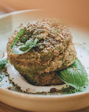 Fried green tomatoes with tartar sauce at botànic in Barcelona
