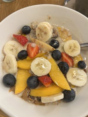 Oatmeal with fruit and peanut butter   at botànic in Barcelona