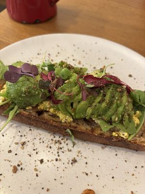 sourdough avocado at botànic in Barcelona