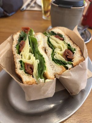 zuchini sandwich at botànic in Barcelona