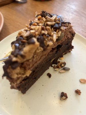 Menú de mediodía. Postre pastel de plátano con comparte chocolate  at botànic in Barcelona