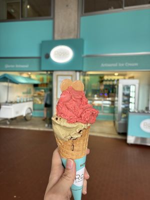 Cremino and Strawberry sorbet  at Rossi La Bottega Del Gelato in 
