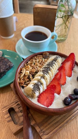Perfect smoothie Bowls 🍓 at IVEGAN SUPERSHOP BEN THANH - Healthy Plant Based Cafe in Ho Chi Minh City