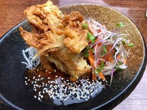 Nâm Ngon (in Tofublättern frittierte Kräuterseitlinge, Soße leicht süß und scharf/ king oyster mushroom fried in „tofu-leaves“, sauce slightly sweet and spicy)  at Ngon Veggie in Cologne