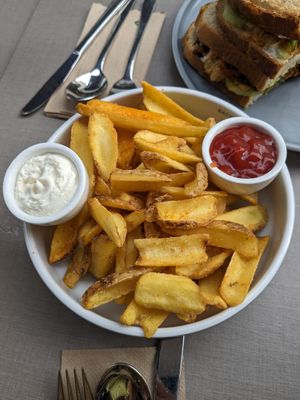 Besten Pommes Mayo sehr fein Ketchup sehr fruchtig at Katzentempel Minden in Minden