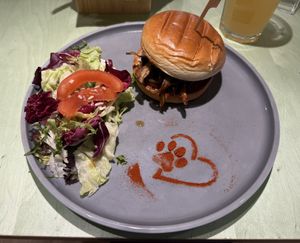 Vorsicht, innen schwarz verbrannt!  at Katzentempel Minden in Minden