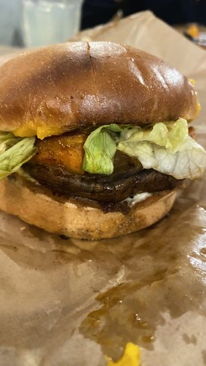 Burger con svizzerina di fungo Portobello   at Copper Branch - Nimes in Nimes
