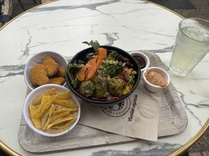 Aztèque bowl with hummus & chips, nuggets, bbq and signature sauce  at Copper Branch - Nimes in Nimes