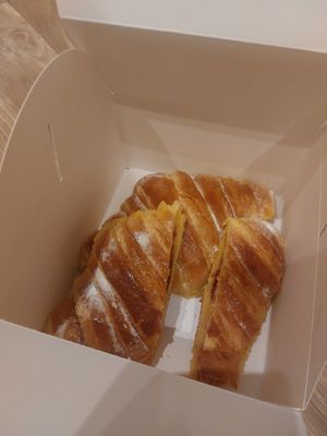 plain and strawberry jam croissant at O Melhor Croissant da Minha Rua   in Malaga