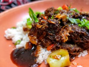 aneeD for Beef Stir-fry ~
Chef Deena's aneeD for Beef is marinated in an orange sesame sauce with stir-fried veggies. Served over Quinoa or over Fonio for an extra $3. at aneeD for Vegan in Norfolk