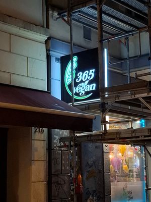 #Veganuary at vegan 365 Restaurant in Cologne