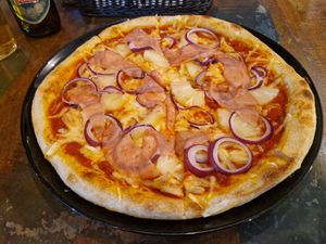5 stars for the Pizza Hawaii with vegan ham instead of jalapeños at Vega in Wroclaw