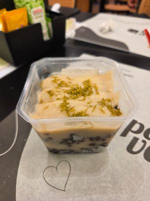 Brownie de pote com creme de limão at Paixão Vegan in Rio De Janeiro