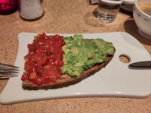 Das einzige vegane Essen, was wir heute am Feiertag in Kitzbühel gefunden haben. Nichts Außergewöhnliches, aber hilft gegen den Hunger. at Pano in Kitzbuehel