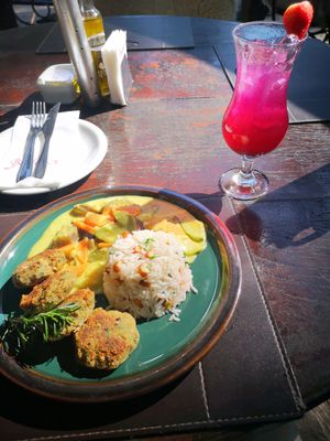 Falafel com legumes ao curry at Bordeaux Vinhos in Petropolis