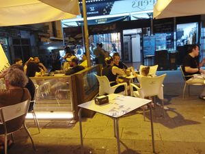 Outdoor sitting area at Bar Queen's in Madrid