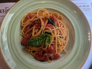 Spaghetti al Pomodoro at Gusto Leo in Florence