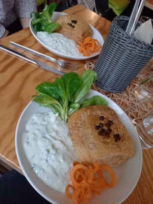 Auze  - Reis, Gemüse und Mandeln im Blätterteig at Peacefood Unverpackt in Chemnitz