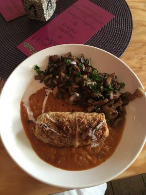 tagesgericht wirsingroulade at Peacefood Unverpackt in Chemnitz