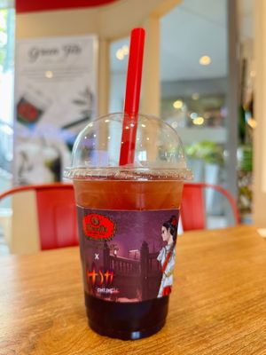 Bloody peach tea (65 THB) at Cha Tra Mue - Maya in Chiang Mai