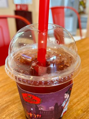 Bloody peach tea (65 THB) at Cha Tra Mue - Maya in Chiang Mai