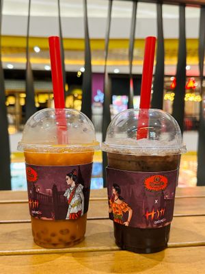 Vegan Thai tea (65 THB), Vegan cocoa (65 THB) at Cha Tra Mue - Central Festival in Chiang Mai