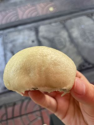   at Gu Long Bao - กู่ หลง เปา ซาลาเปาโบราณ 古笼包 包子店 in Bangkok