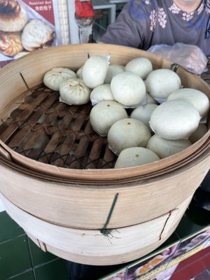   at Gu Long Bao - กู่ หลง เปา ซาลาเปาโบราณ 古笼包 包子店 in Bangkok