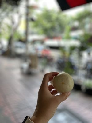   at Gu Long Bao - กู่ หลง เปา ซาลาเปาโบราณ 古笼包 包子店 in Bangkok