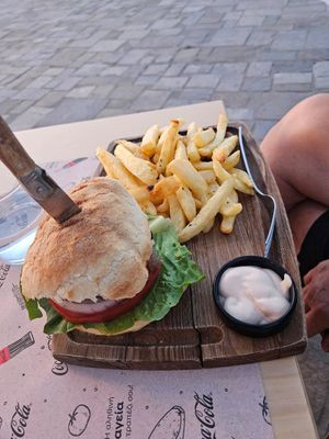 Burger at Piperi Remastered in Naxos