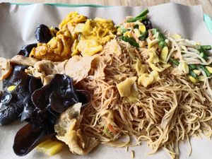 Bee Hoon with 3 dishes $4 at Jia Jia Vegetarian 佳佳素食 - Bukit Panjang in West Singapore