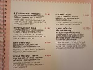 Vegan pancakes but in the vegan breakfast plate there is honey ...? 🤔 at Barbarella Cafe in Aachen