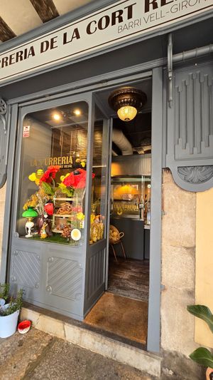 Side entrance at La Xurreria de la Cort Reial in Girona