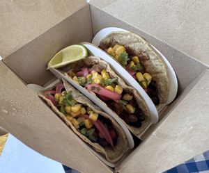 Tacos de chili vegano 🌱   at Me Vale Madre in Pontevedra
